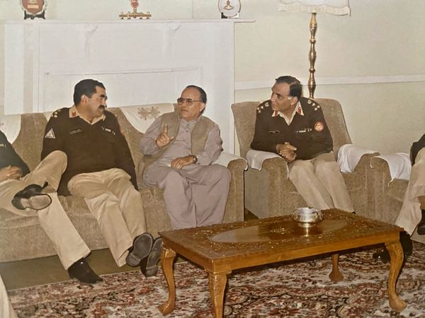 Dr. Zahoor Ahmad Azhar with senior army officers at the Pakistan Military Academy, Kakul