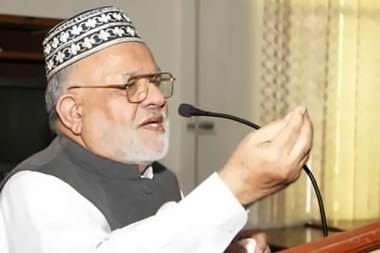 Prof. Dr. Zahoor Ahmad Azhar addressing an audience