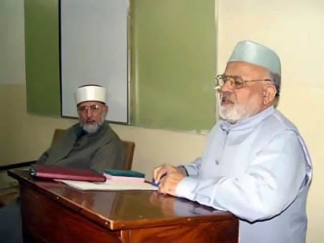 Dr. Zahoor Ahmad Azhar (right) at a seminar