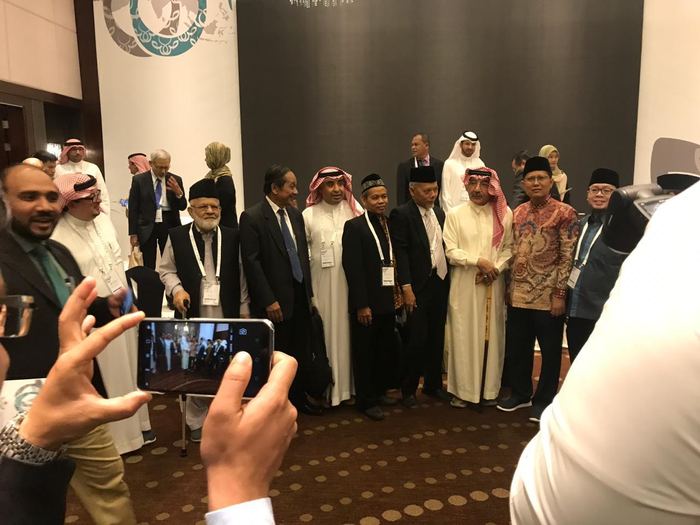 Dr. Zahoor Ahmad Azhar posing with an international group of scholars at the Riyadh conference, 2018