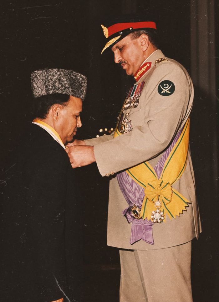Dr. Zahoor Ahmad Azhar receiving the Sitara-i-Imtiaz from President General Zia-ul-Haq